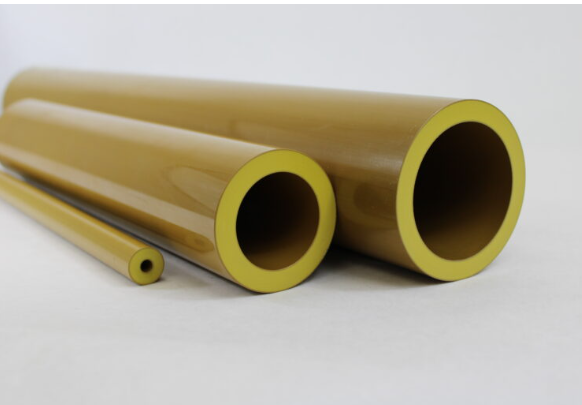 Tre formati standard di Seamless Tube in Torlon 4203 con diversi diametri esterni e interni